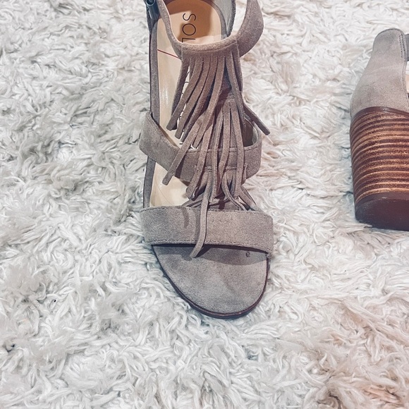 Sole Society Delilah Fringe Block Taupe Heeled Sandals 7.5 - Picture 10 of 10